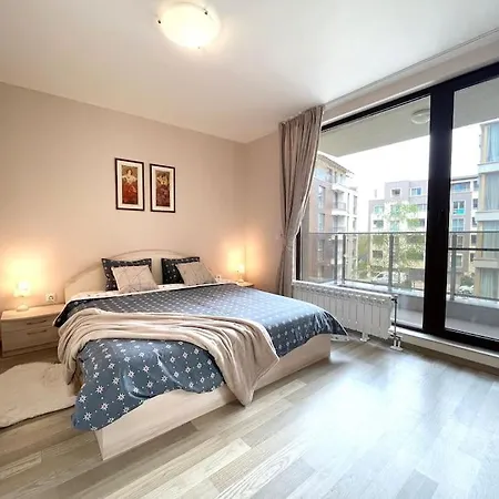 New Stylish And Airy 2 Bdrm With A Free Garage Sofia