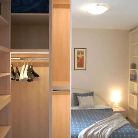 New Stylish And Airy 2 Bdrm With A Free Garage
