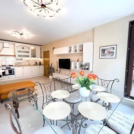 New Stylish And Airy 2 Bdrm With A Free Garage Apartment Sofia