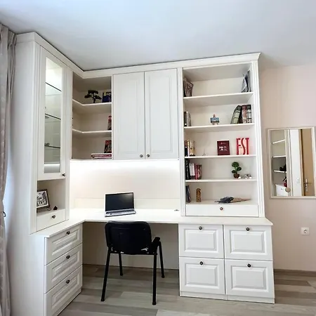 New Stylish And Airy 2 Bdrm With A Free Garage *