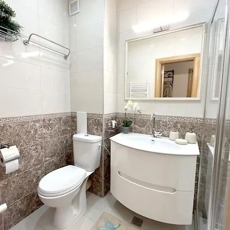 Apartment New Stylish And Airy 2 Bdrm With A Free Garage