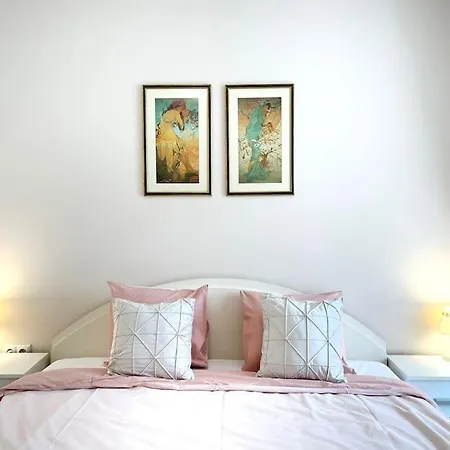 Apartment New Stylish And Airy 2 Bdrm With A Free Garage *