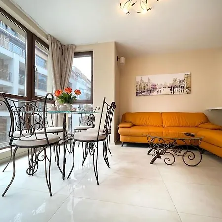 New Stylish And Airy 2 Bdrm With A Free Garage *