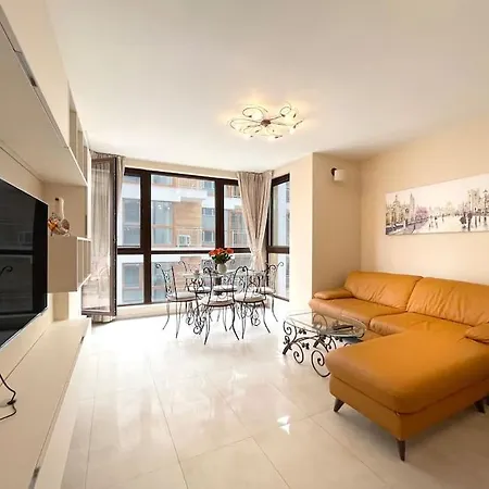New Stylish And Airy 2 Bdrm With A Free Garage Apartment Sofia